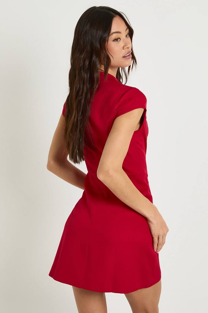boohoo Dames Lange hoge halslijn gestructureerde op maat gemaakte mini-jurk | Dark Cherry | Maat: 6