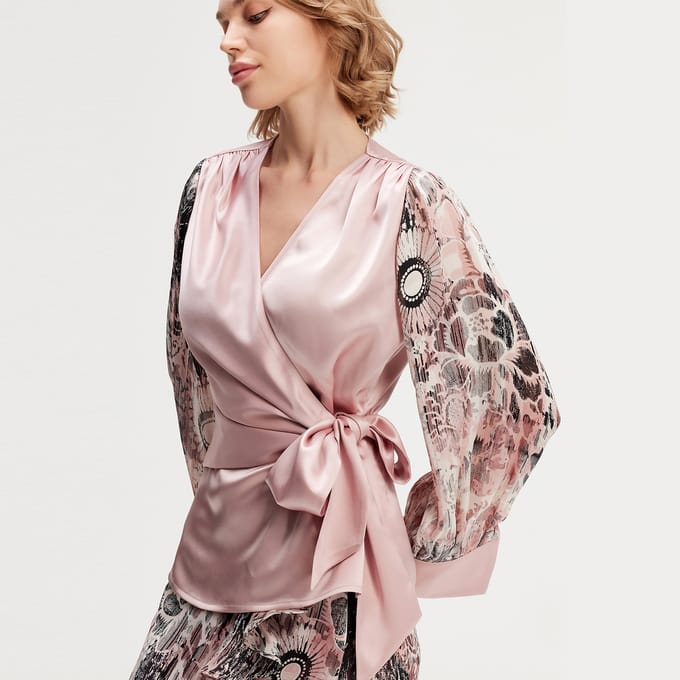Cross Heart Top met bloemenprintmouwen