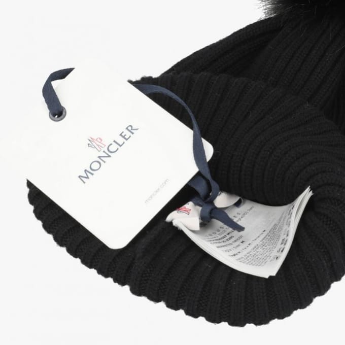 Moncler Pom Pom Muts Logo Patch 3b00007 M1131 999 3B00007 M1131 999 (L) black