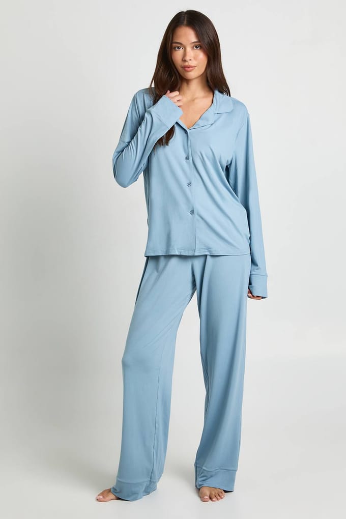 boohoo Dames Zachte Touch Button-Through Overhemd en Broek Pyjamaset | Stoffig Blauw | Maat: 44