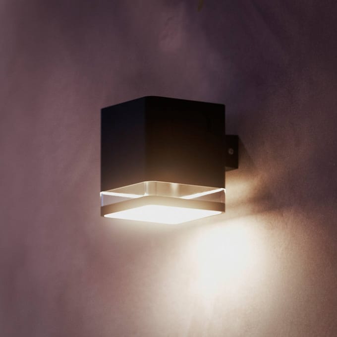 Philips Virona wandlamp - Solar buitenlamp - Warm wit licht; 2700K - Zwart - Zonne-energie