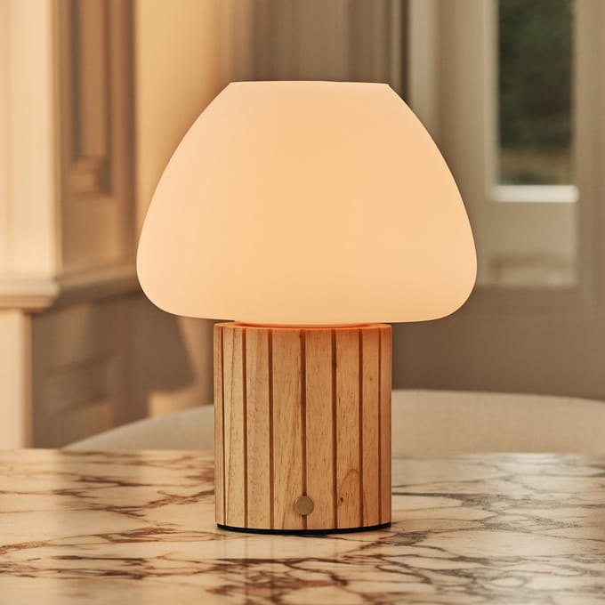 Tavellio Romée Oplaadbare Tafellamp – H22 – Hout en Glas – Lichtbruin