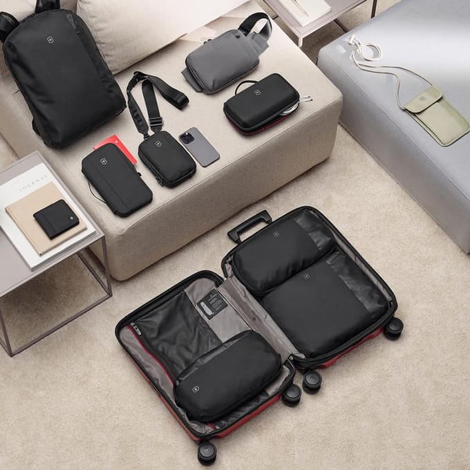 Victorinox Essentiels de Voyage Pliable Léger et 653386 Sac à Dos, Compact, 20L, Noir, noir