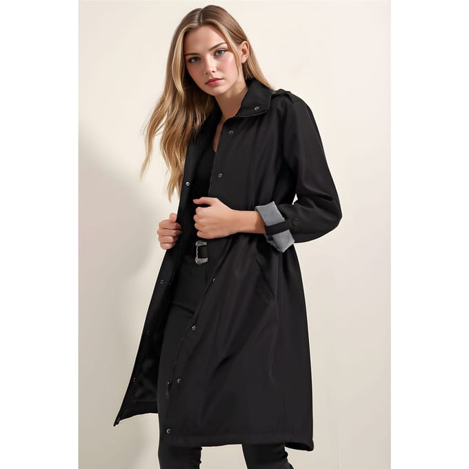 Lange trenchcoat met sjawl-kragen en knopen