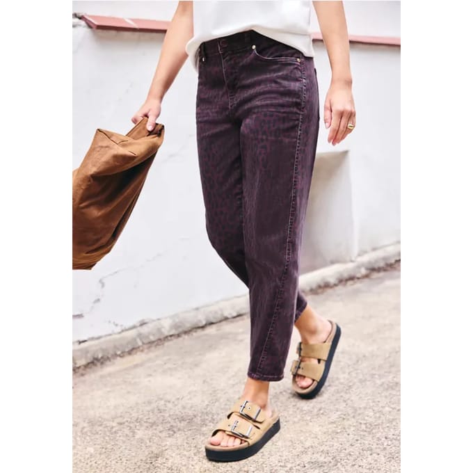High Waist Barrel Leg jeans met Leo-Print