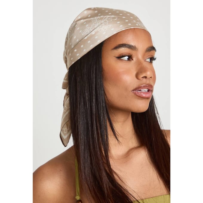 boohoo Dames Satijnen Paisley Halsdoek | Beige