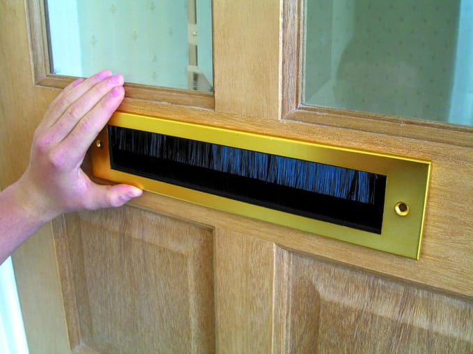 Borstelbescherming voor briefgleuven - Goud (338 mm x 78 mm)