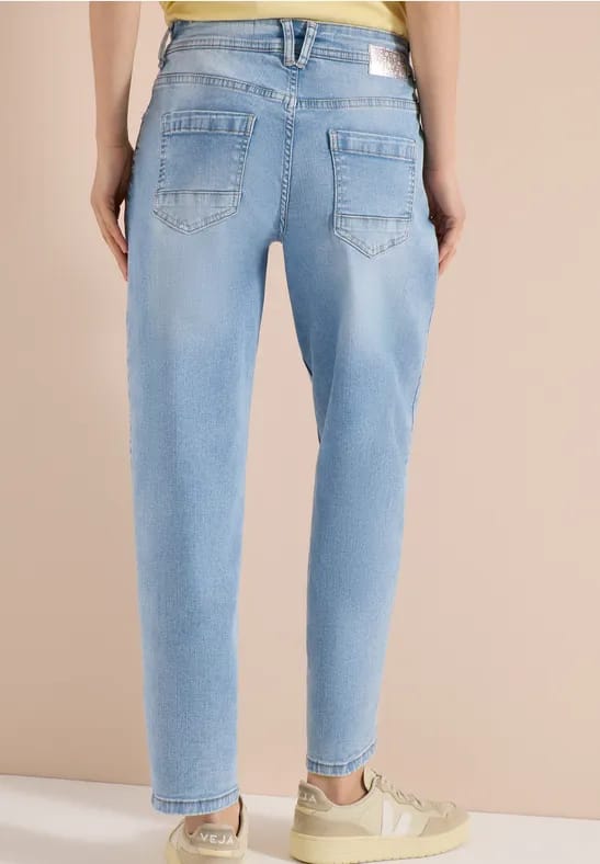 High Waist Barrel Leg Jeans in Loose Fit