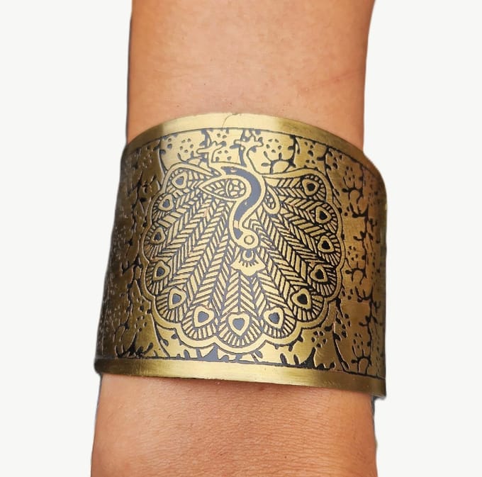 Klemarmband; armband met pauw in koper