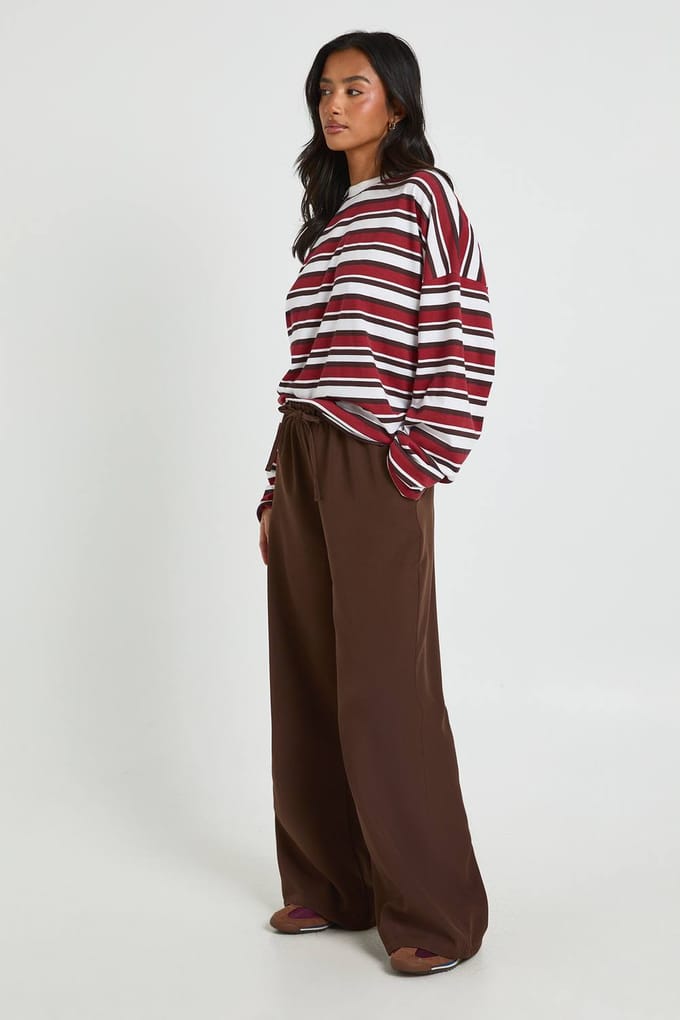 boohoo Dames Petite Geweven Broek met Elastische Taille en Rechte Pijpen | Chocoladebruin | Maat: 34