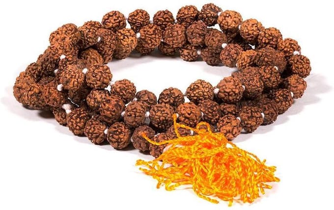 Mala Rudraksha 108 kralen met oranje kwast -- 0.8 cm