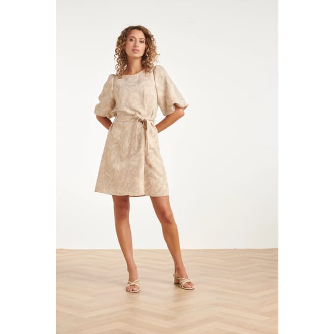 Smashed Lemon Korte jurk met bladprint en lurex stof |