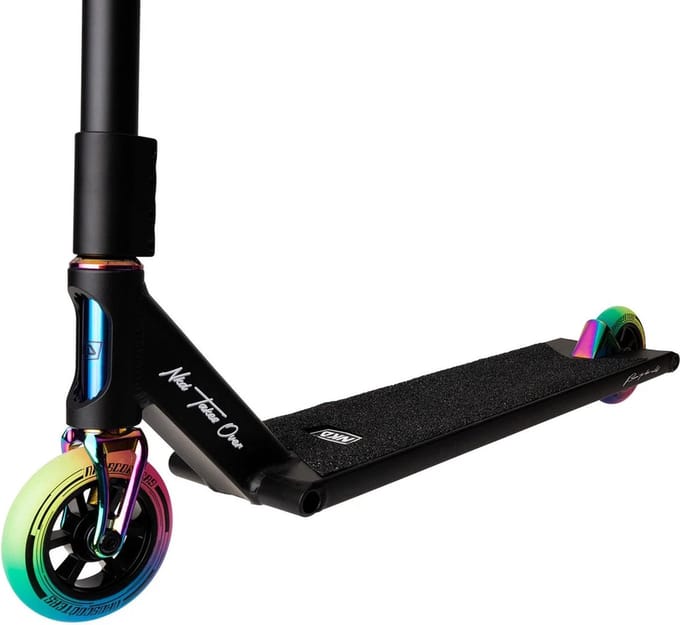 NKD Stuntstep Mono Black / Rainbow 89cm / 95 / 99,3cm