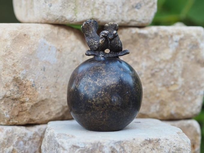 Bronzen urn - mini urn met duif - Bronzartes - 8 cm hoog