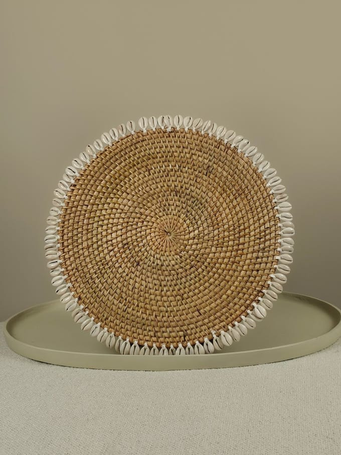 Blitzdeco - Ronde Placemat - Luke - Rotan met Witte Schelpen - Beige - Handgemaakt