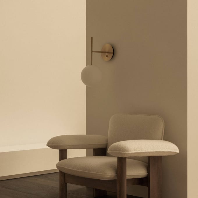 Audo Copenhagen Audo wandlamp TR Bulb Suspended messingkleurig, glas, dimbaar