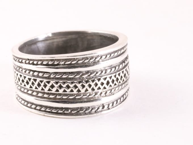 Brede zilveren ring met kabelpatronen - maat 20