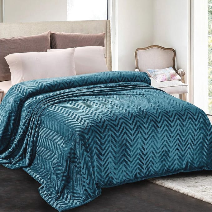 Cuddly Blanket with Chevron Pattern, 220 x 240 cm, Super Soft Fleece Bedspread