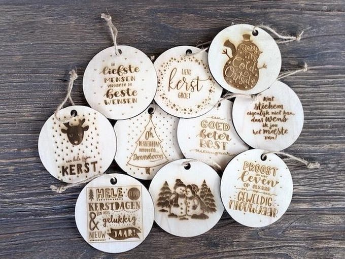 Creaties van hier - kerstmis - Kerstbal - houten kersthangers (NL) - 10 stuks - 11 cm - hout