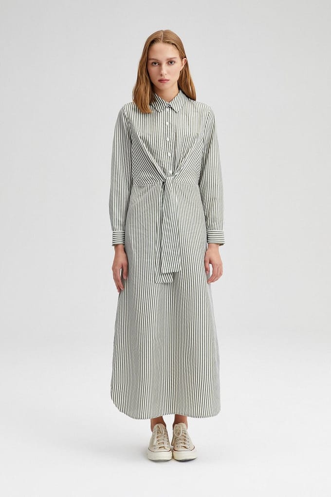 Touché Privé - Gestreepte poplin jurk met strikceintuur - Khaki - Dames
