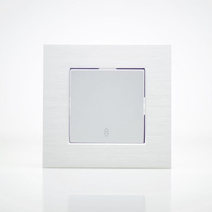 Plaque de finition métal alu 1 poste 84x87x10mm