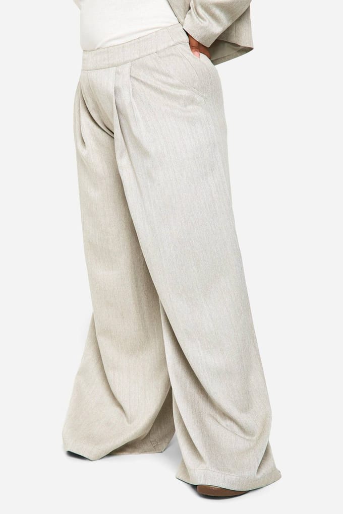 boohoo Dames Plus Getextureerde Plooiboek Voorkant Extreme Wijde Pijpbroek | Grey | Maat: 20