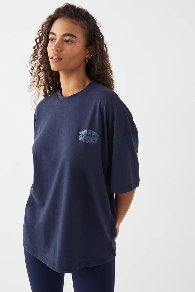 Dames DSGN Studio Sport Bedrukt Oversized T-Shirt | Marineblauw | Maat: 34