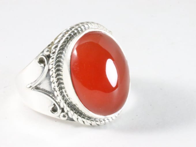 Bewerkte zilveren ring met carneool - maat 17.5