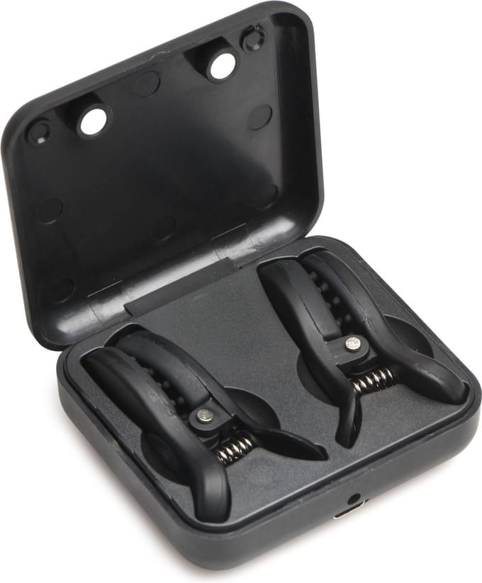 XR Brands - Dark Grip Vibrerende Tepelkemmen - Zwart