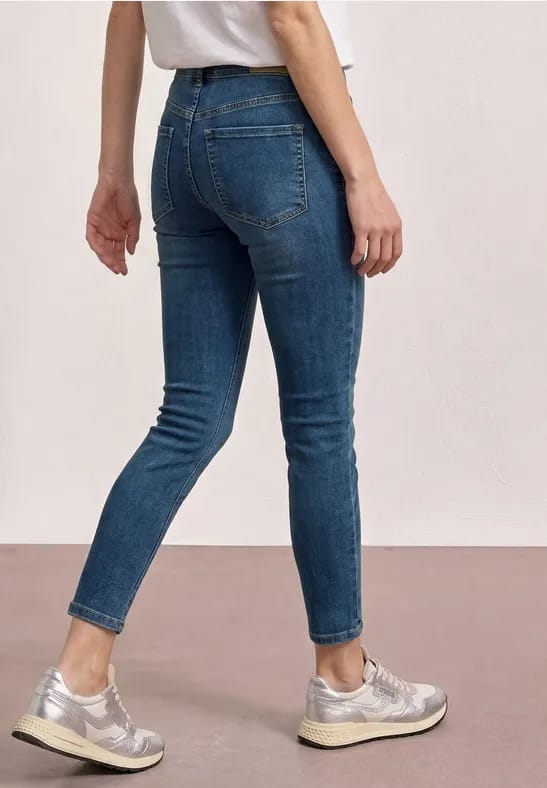 7/8 Mid Waist Slim Legs jeans in Slim Fit