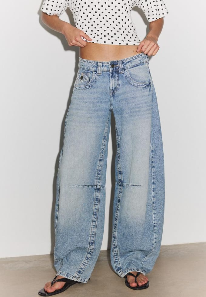 Stradivarius Barrel jeans met low-rise taille  LICHTE MIDDENBLAUWE DENIM WASSING 38