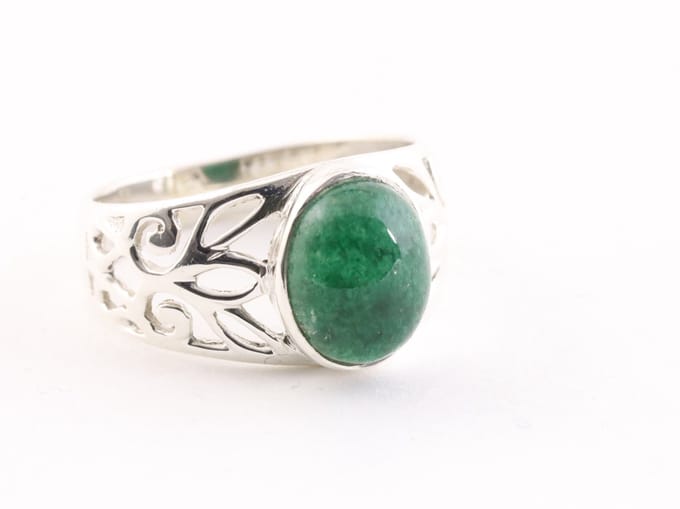 Opengewerkte zilveren ring met jade - maat 20