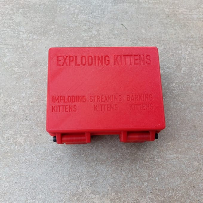 Exploding Kittens + 3 uitbreidingen Opbergdoosje (PLA)