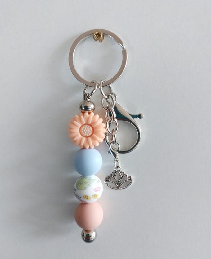 Sleutelhanger, tashanger met kralen | perzik, blauw | lotusbloem