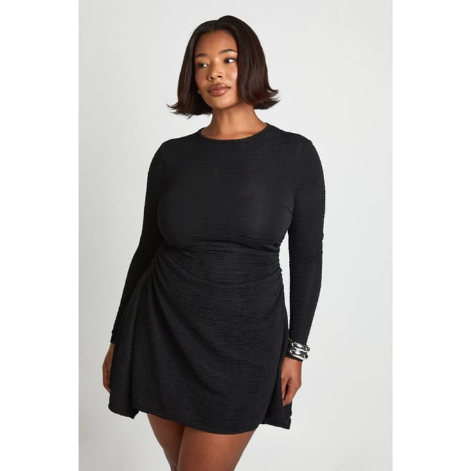 boohoo Dames Plus Gerimpelde Getextureerde Flippy Skaterjurk | Black | Maat: 24