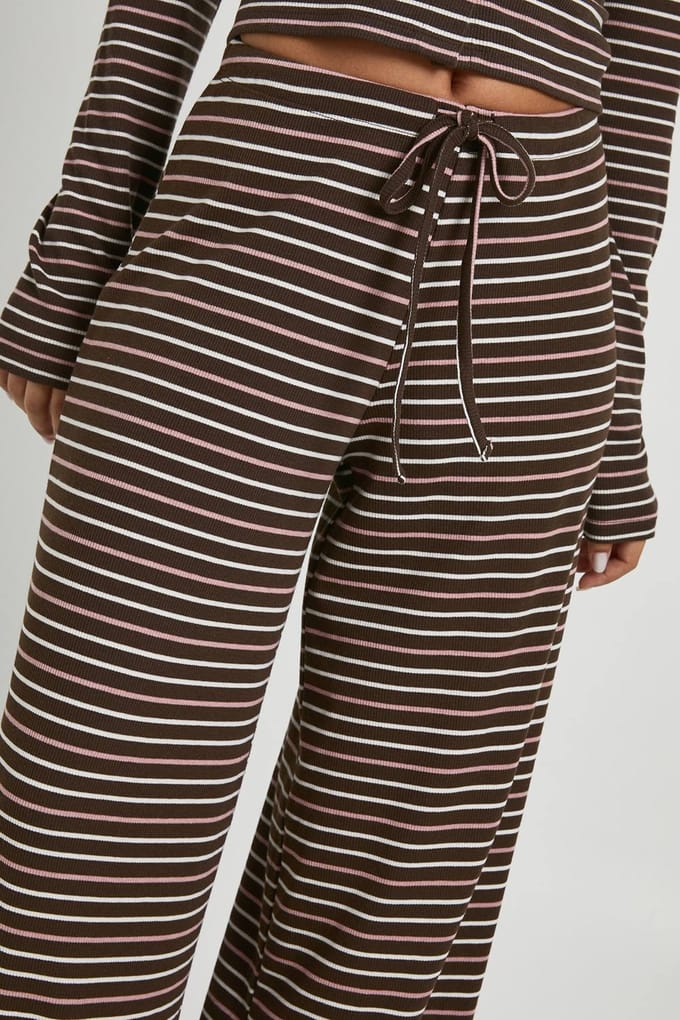 boohoo Dames Gestreepte Mid Rise Broek met Wijde Pijpen | Chocolate | Maat: 6