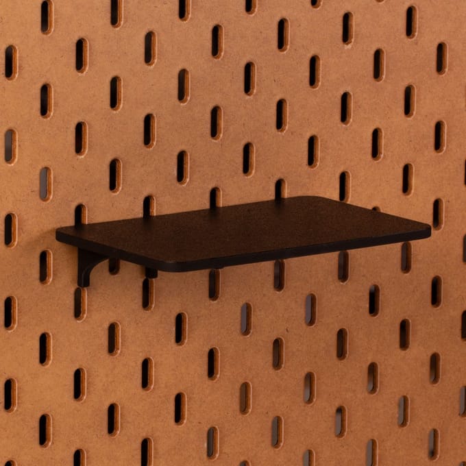Standaard plankje vlak voor Ikea Skadis Pegboard 16x10 cm - Zwart - Display