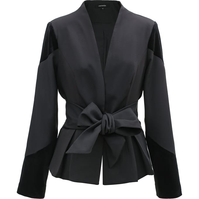 Bi-materiaal blazer met geknoopte riem