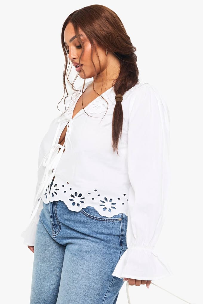 boohoo Dames Plus Borduur Strik Detail Blouse | White | Maat: 26