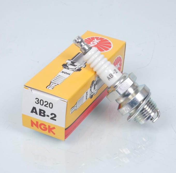 Bougie NGK AB-2 voor sneeuwscooter auto / 3020 / per stuk Nieuw