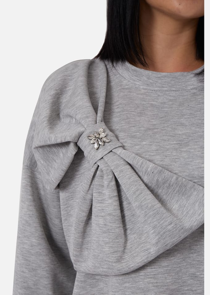 Grijze oversized trui met contrasterende strik aan de zijkant