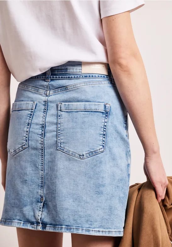 Knielange denim rok met riemdetail