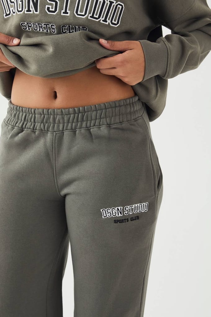 boohoo Dames DSGN Studio Applique Jogger met rechte pijpen | Khaki | Maat: Medium