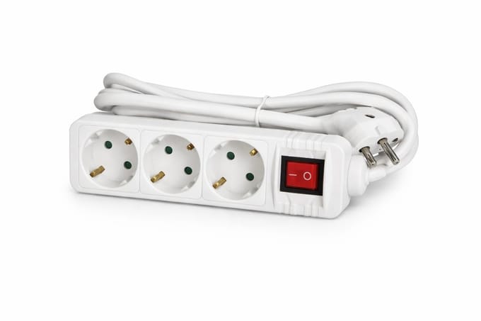 Drievoudige ISY IPS 3000-W Stekkerdoos