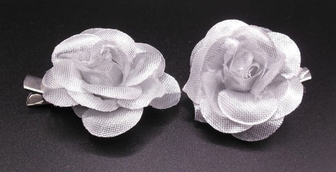 2 roosjes klein met duckklem zilver