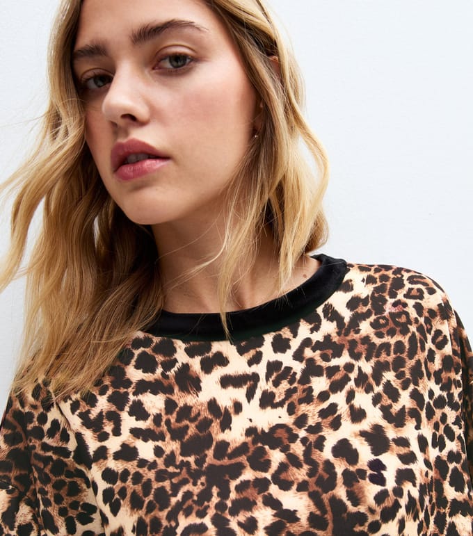 Oversized top met luipaardprint