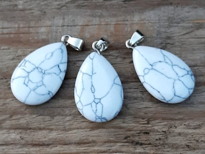 Edelsteen witte Howliet druppel hanger