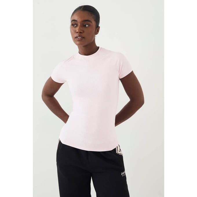 Dames DSGN Studio Ultra Sculpt Rib Korte Mouwen Top | Marshmallow Pink | Maat: Medium