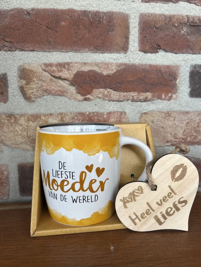 Creaties van hier – Mok Moeder met houten hartje – porselein – 9 cm – cadeau