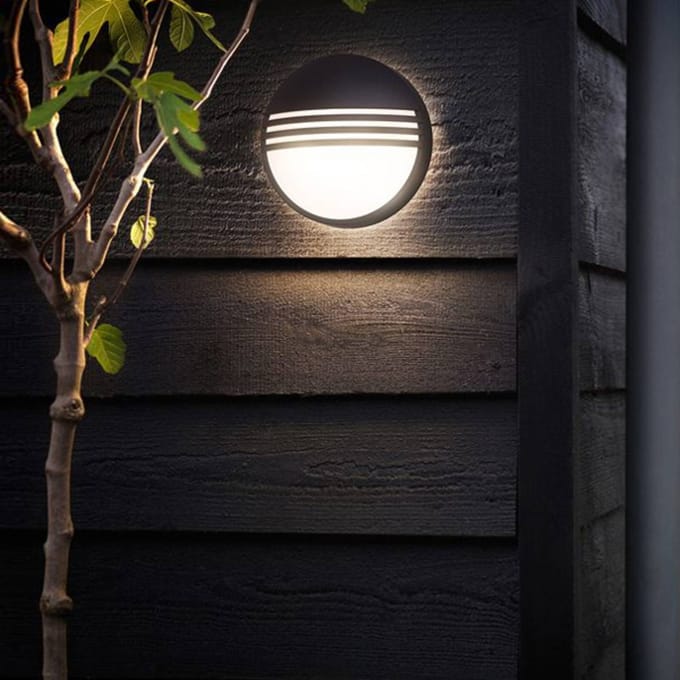 Philips Yarrow wall lantern black 1x6w 230v
